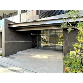 16/16 エントランス