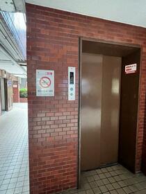 18/28 エントランス