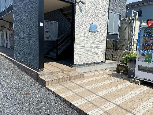 13/19 エントランス