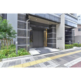 16/16 エントランス