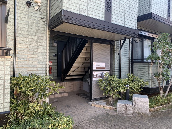 19/30 エントランス