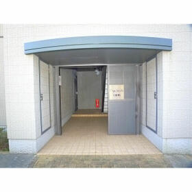 16/16 エントランス