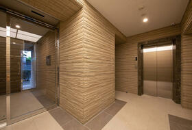 16/16 エントランス