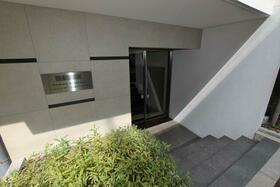 16/16 エントランス