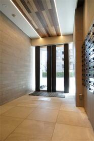 15/15 エントランス