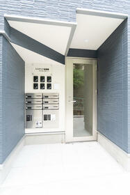 16/16 エントランス