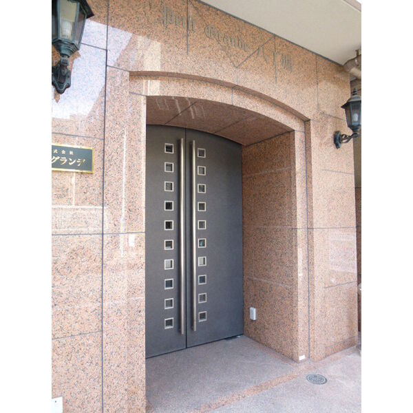 13/15 エントランス