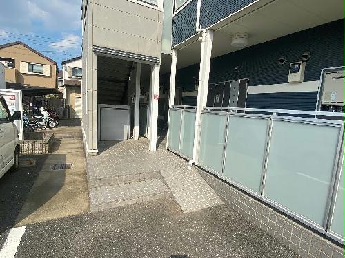 13/16 エントランス