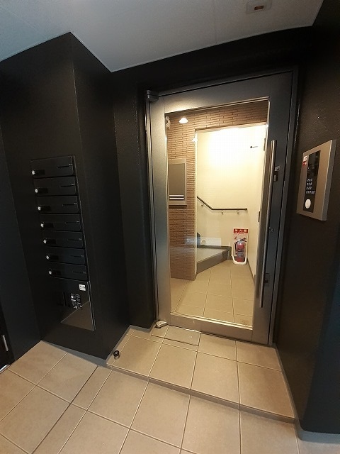 14/20 エントランス