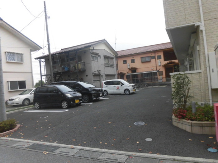 18/28 駐車場