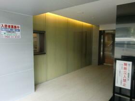 16/17 エントランス