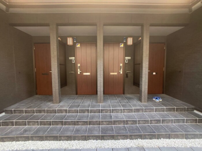 24/30 エントランス