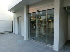 16/16 エントランス