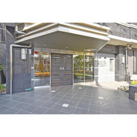 16/16 エントランス