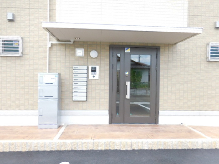 16/17 エントランス