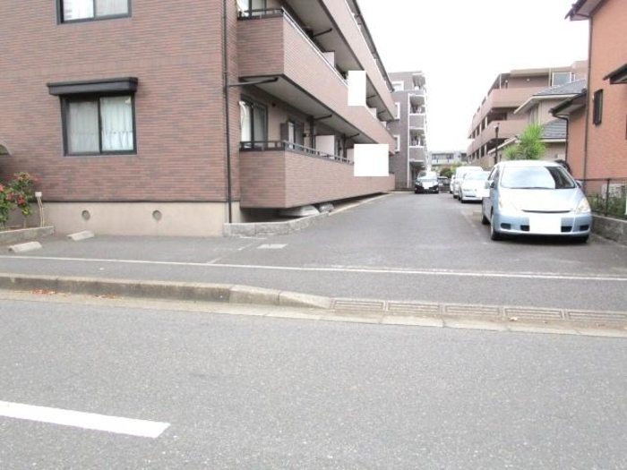 18/18 駐車場