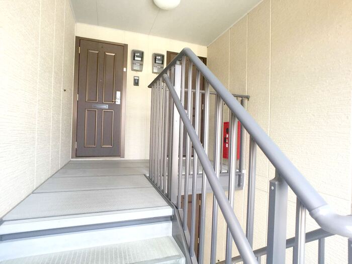 18/27 エントランス