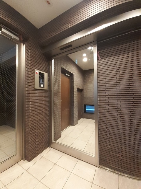 14/20 エントランス