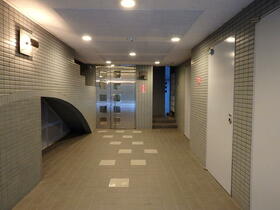 16/20 エントランス