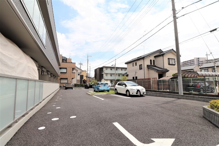 23/30 駐車場