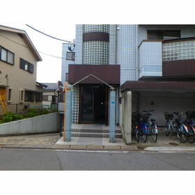 16/16 エントランス