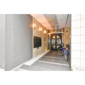 16/16 エントランス