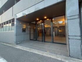 16/16 エントランス