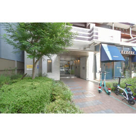 16/16 エントランス