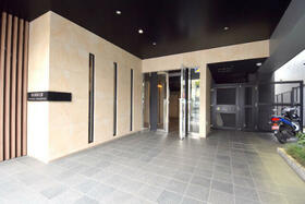 17/17 エントランス