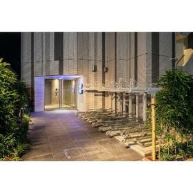 16/16 エントランス