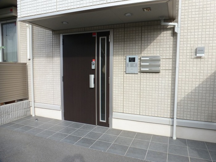 16/20 エントランス