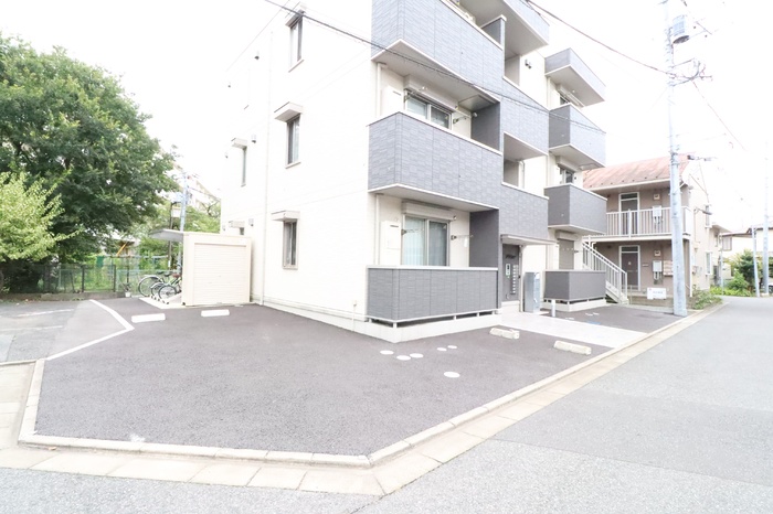 3/3 駐車場