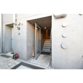 16/16 エントランス