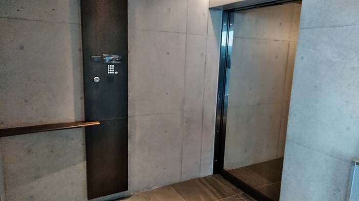 2/2 エントランス