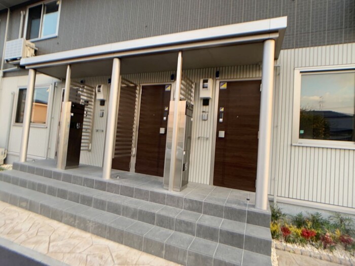 18/22 エントランス