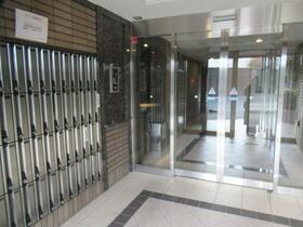 16/16 エントランス