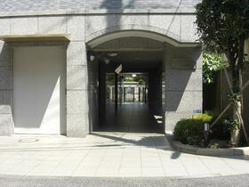 16/16 エントランス