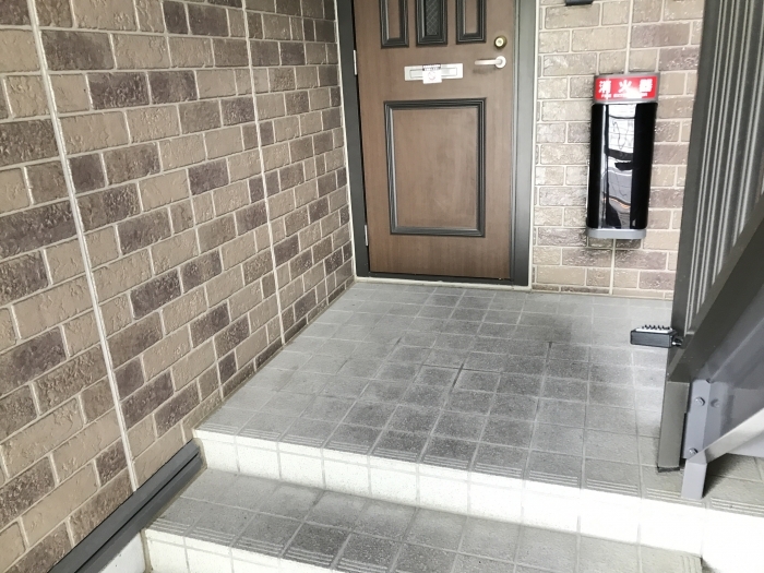 18/25 エントランス