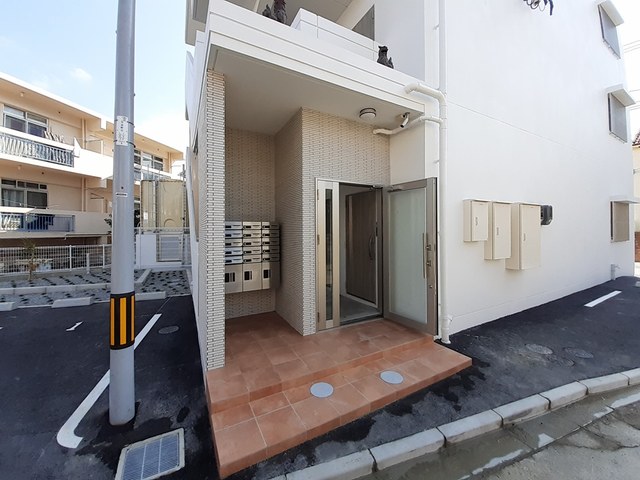 14/20 エントランス