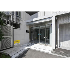 5/5 エントランス