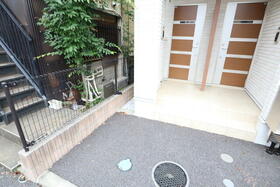 16/16 エントランス