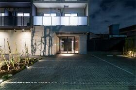 16/17 エントランス