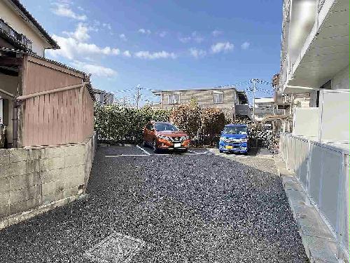 13/14 駐車場