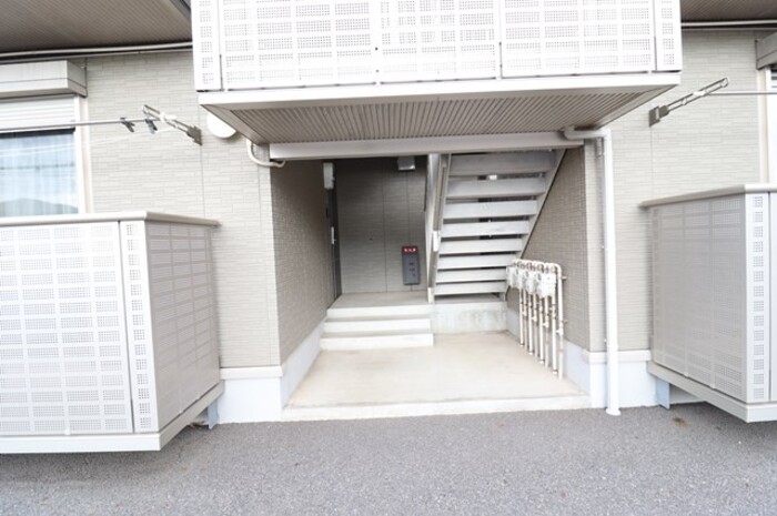 19/26 エントランス