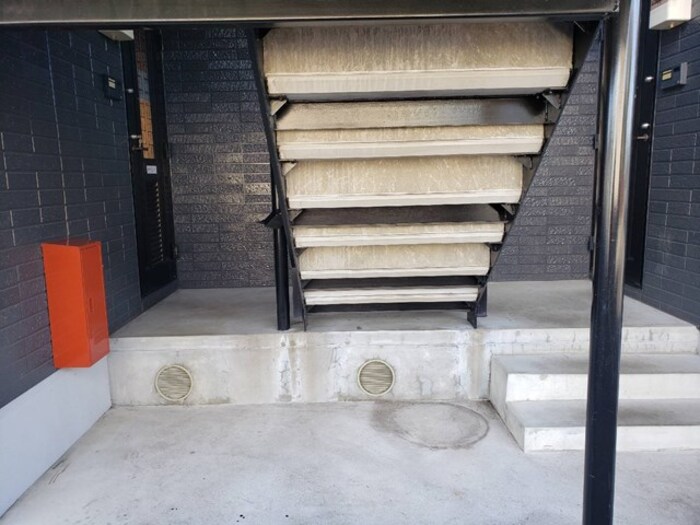 18/22 エントランス