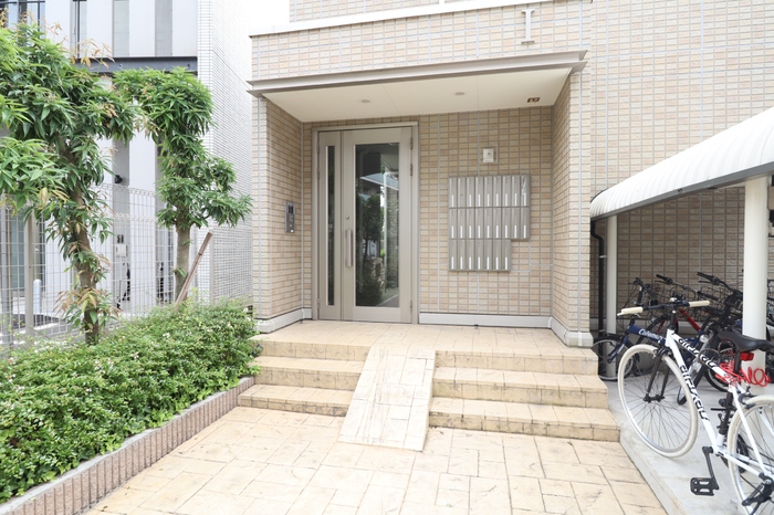 20/30 エントランス