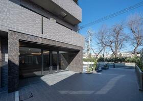 16/16 エントランス