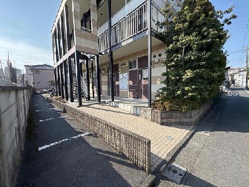 13/18 エントランス