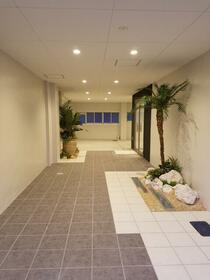 15/15 エントランス