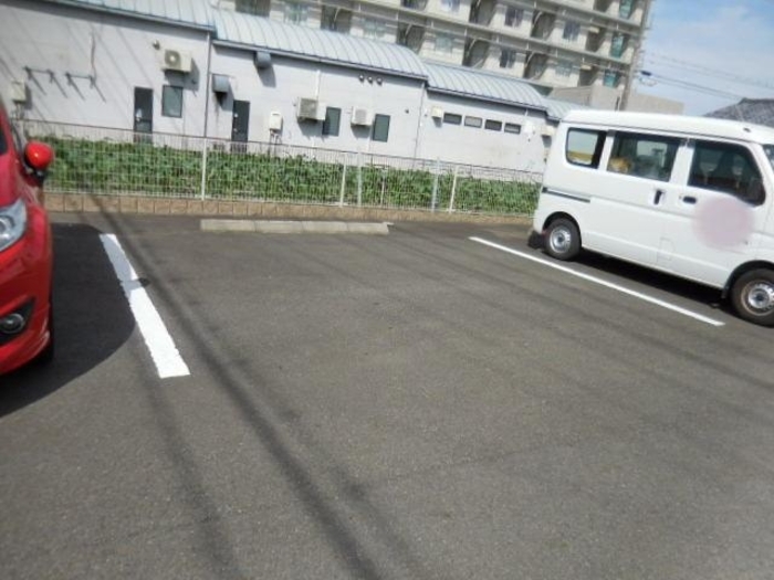 14/14 駐車場